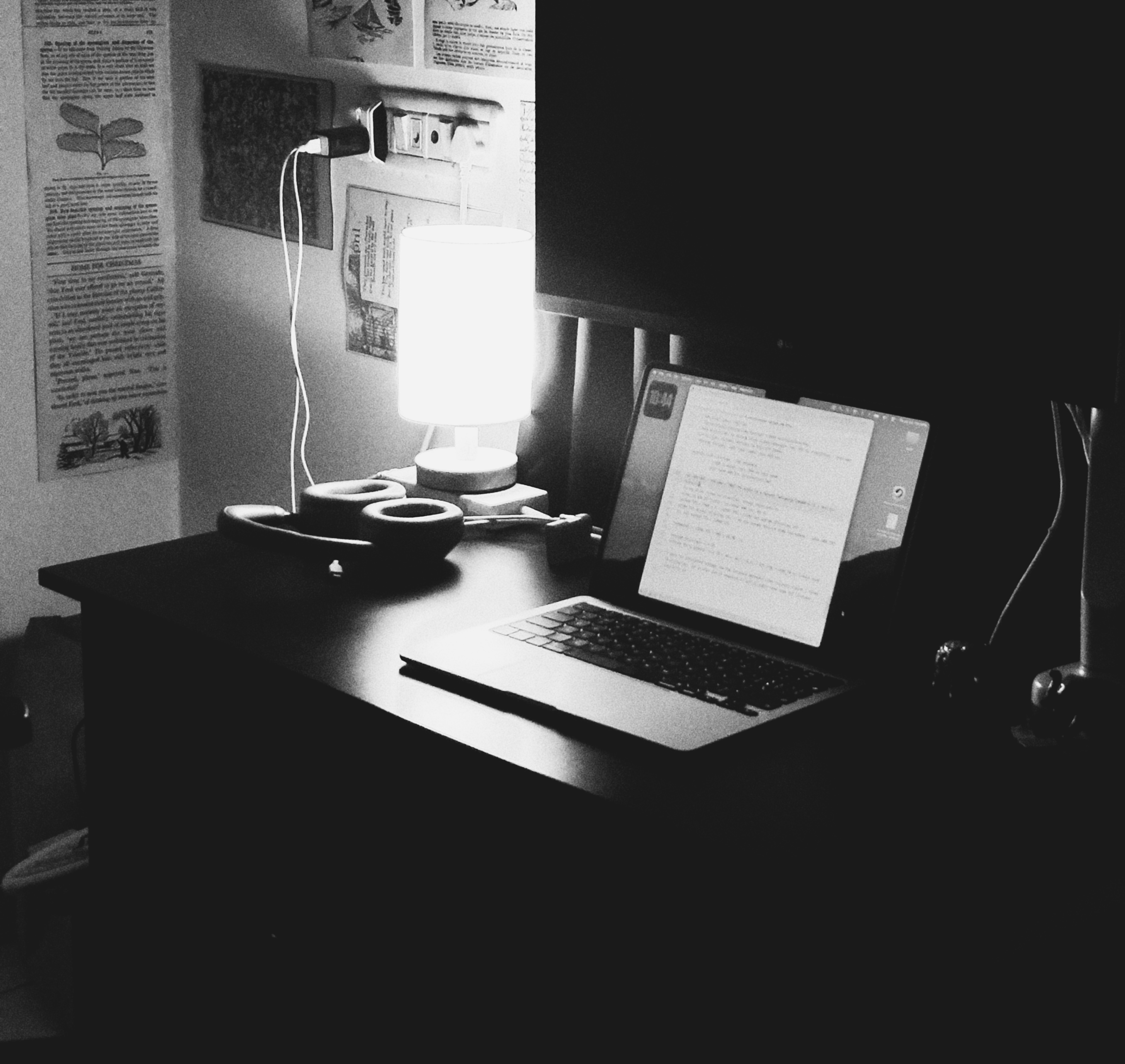 My desk, doesn't it look nice!